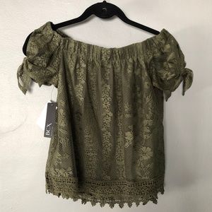 Juniors A. Byer Off The Shoulder Cap Sleeve Lace B